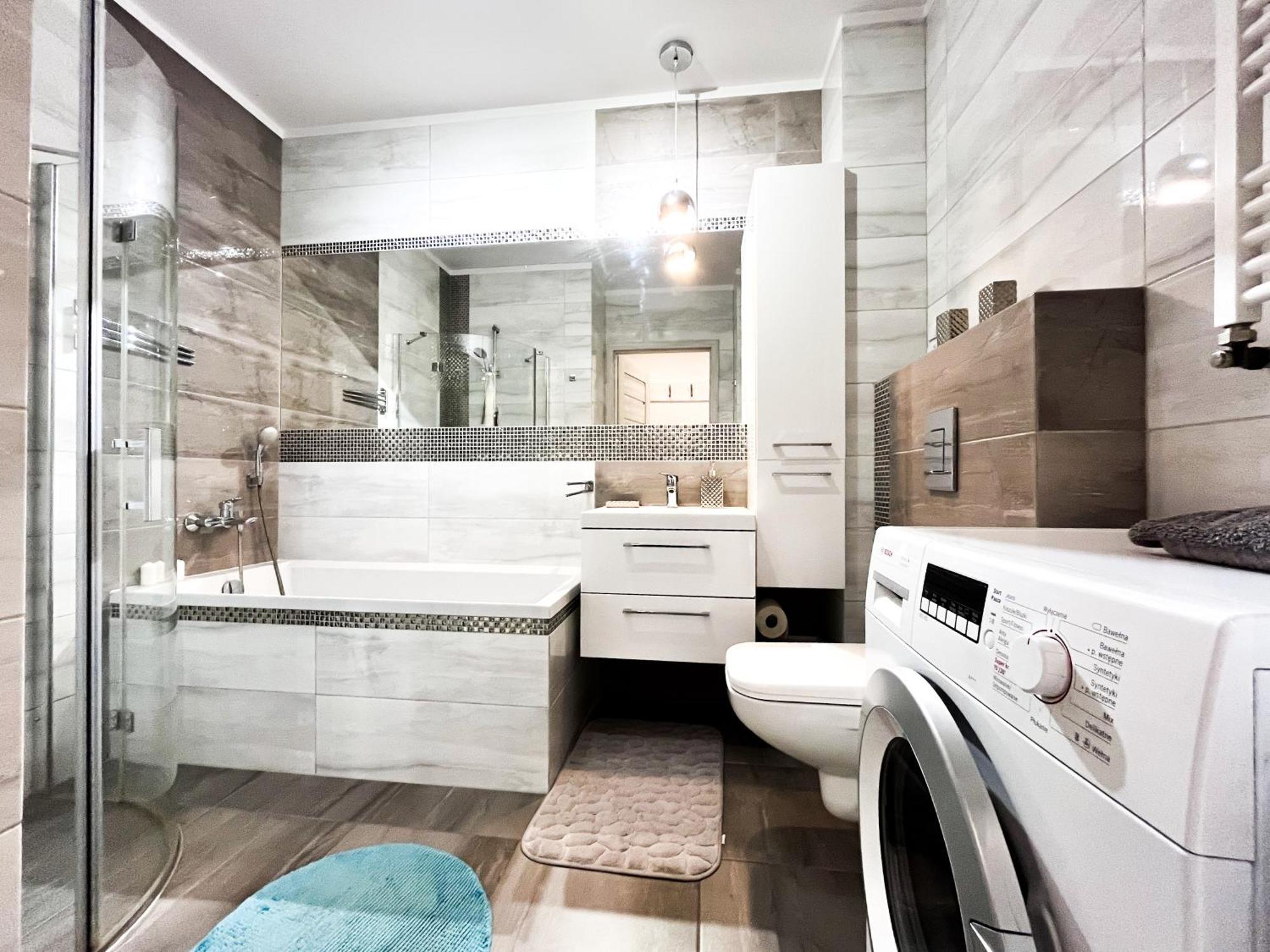Ferienwohnung Walk To Park, Modern 2Bd Kitchen! Balcony, Parking Breslau Exterior foto