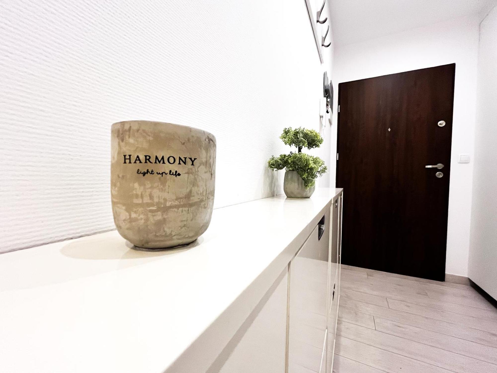Ferienwohnung Walk To Park, Modern 2Bd Kitchen! Balcony, Parking Breslau Exterior foto