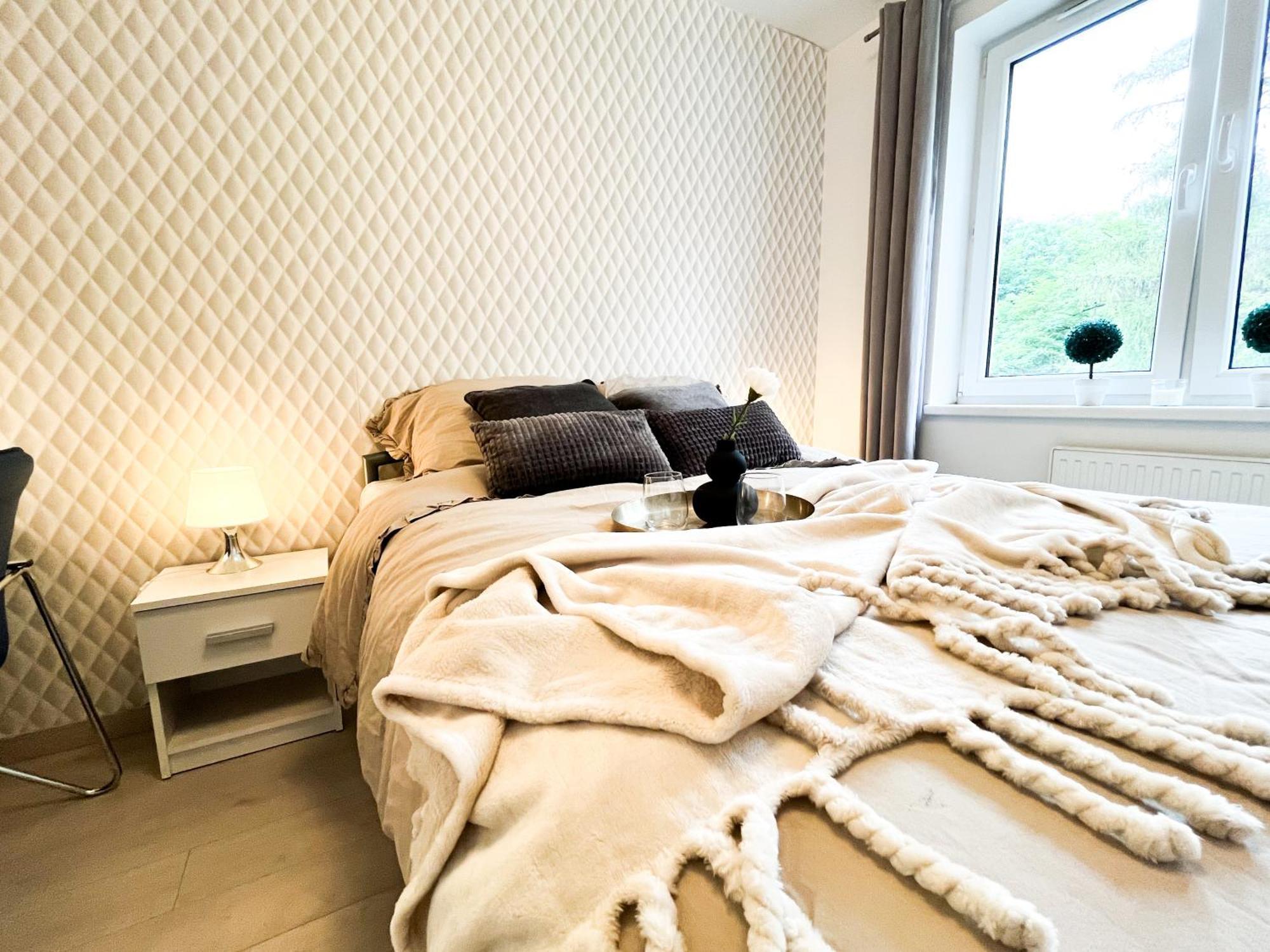 Ferienwohnung Walk To Park, Modern 2Bd Kitchen! Balcony, Parking Breslau Exterior foto